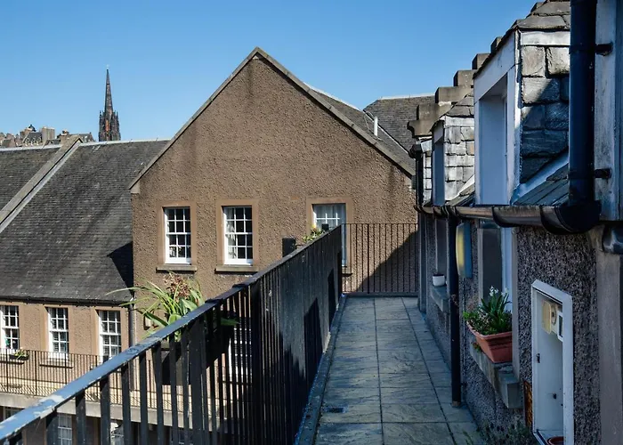 Modern Grassmarket Apartment
