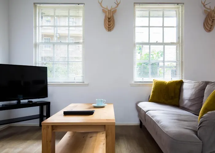 Modern Grassmarket Apartment